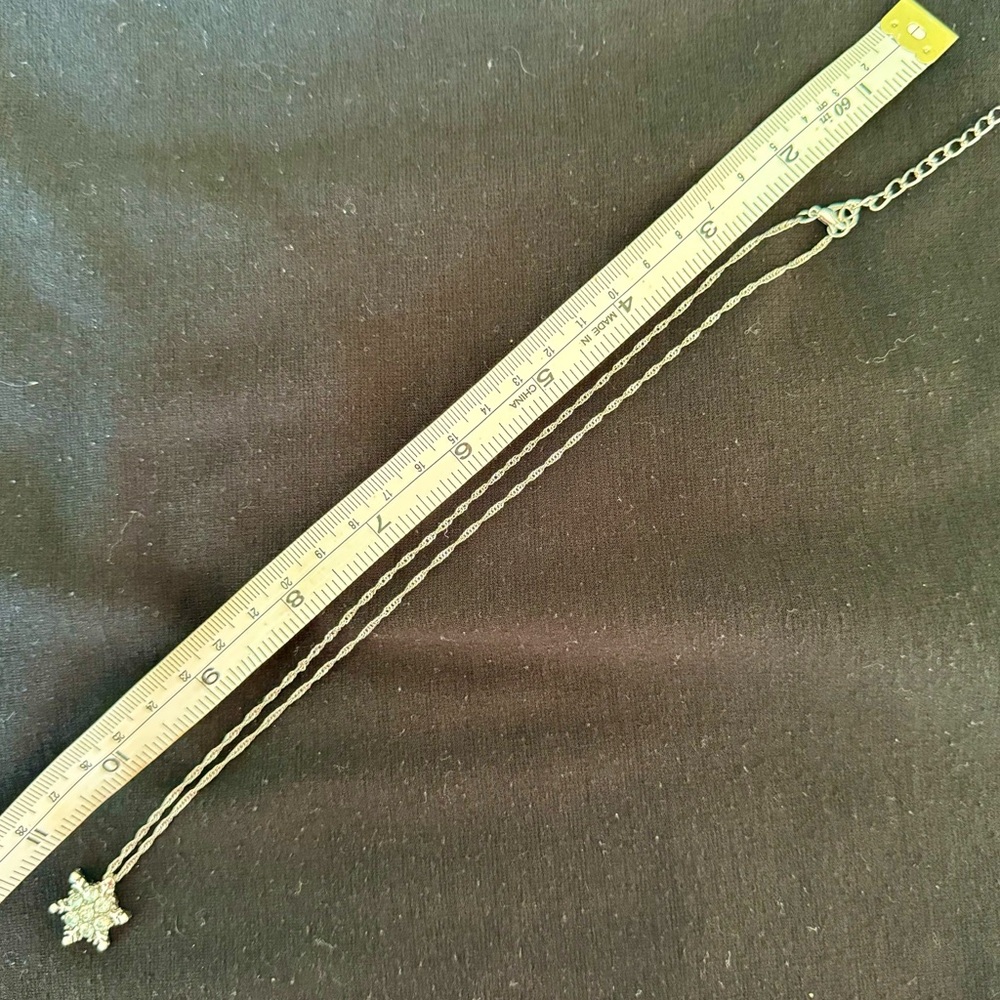 🆕 Silver Blue Crystal Snowflake Necklace - Picture 8 of 8